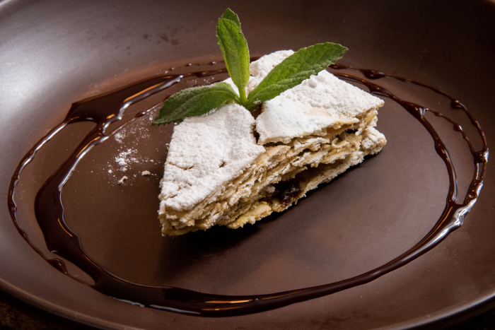 Torta de hojarasca con arrope de chañar