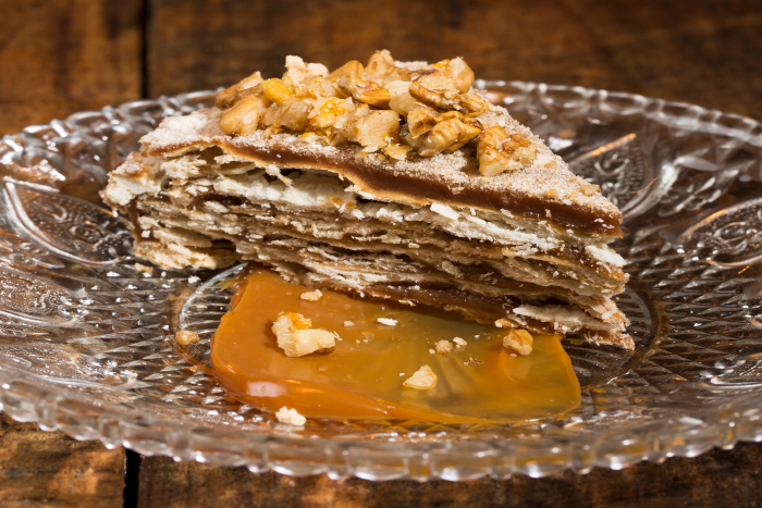 Torta de nuez con manjar