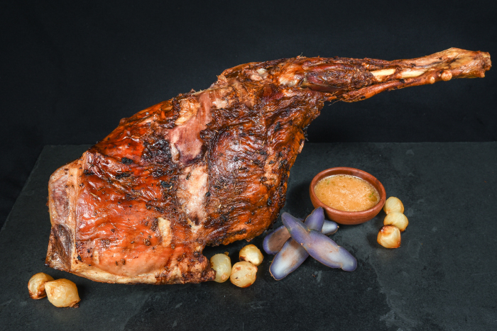 Asado de pierna de cordero magallánico