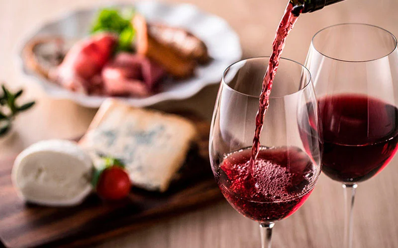 Radiografía de consumo: ¿Cómo se relaciona el chileno con el vino?