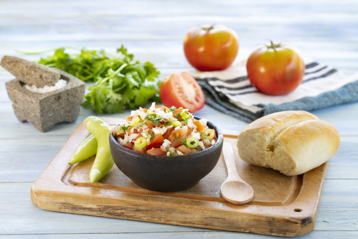 Pebre y otros condimentos: el alma de la mesa chilena