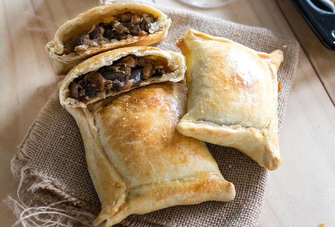Indupan, Artebianca y Revista PanArte eligen la mejor empanada 2025