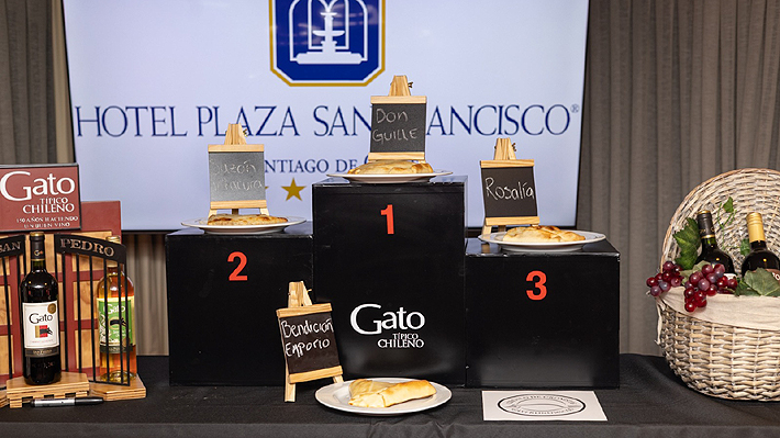 Cronistas gastronómicos eligen a las mejores empanadas de santiago 2025
