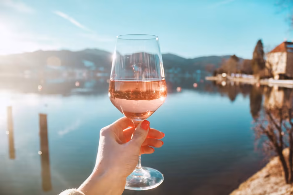 Día Mundial del Rosé: guía para celebrar el vino fresco y versátil de la temporada